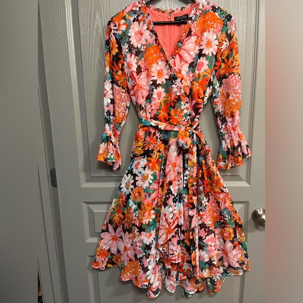 TAHARI floral size 10 dress. Never been worn
